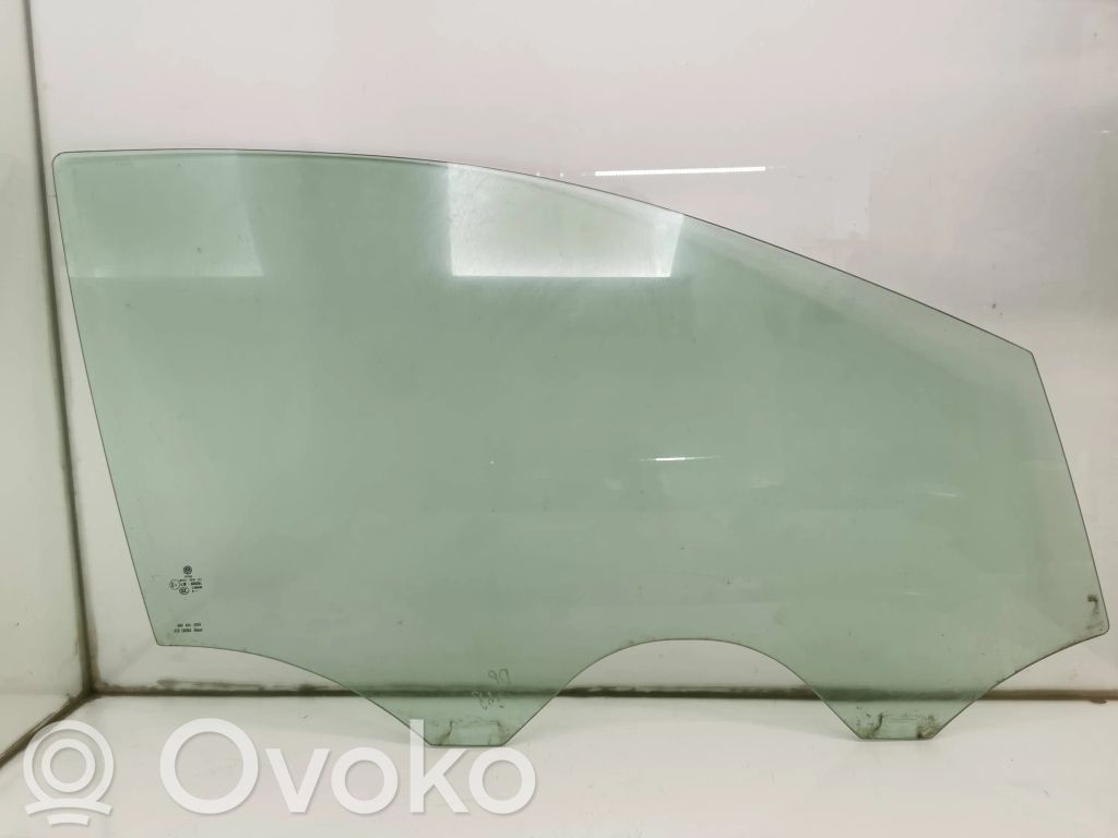 Volkswagen Cross Polo priekšējo durvju stikls (četrdurvju mašīnai) 