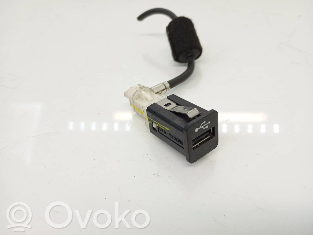 Enchufe conector USB   9237656,8410923765601
