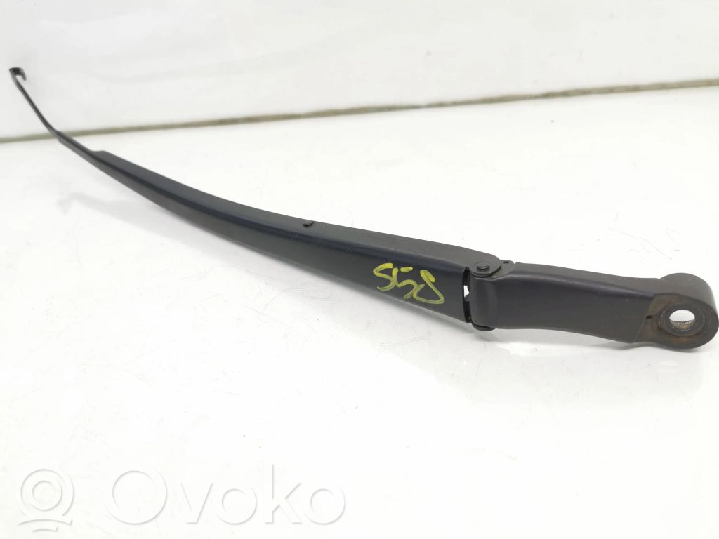 Toyota RAV 4 (XA30) Front wiper blade arm 