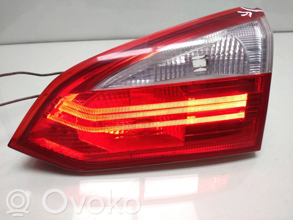 Ford Focus Galinis žibintas dangtyje 