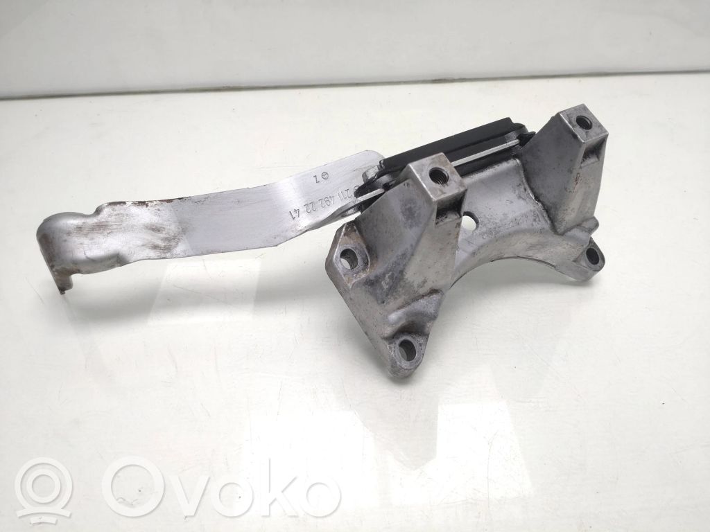 Mercedes-Benz E W211 Gearbox mounting bracket 
