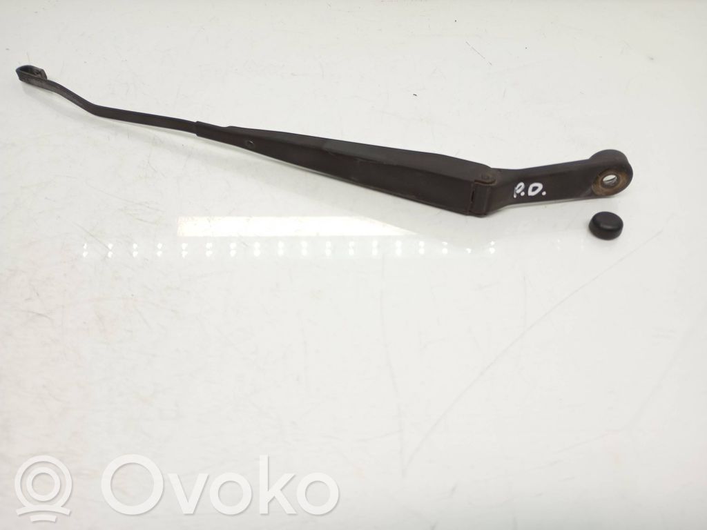 Suzuki Grand Vitara II Front wiper blade arm 