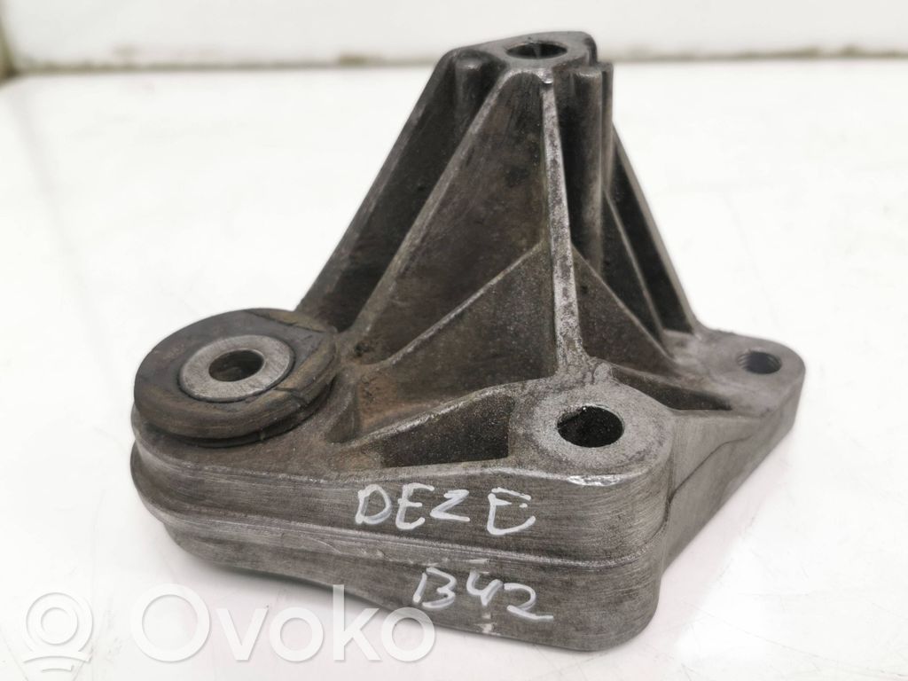 Volvo V40 Gearbox mounting bracket 