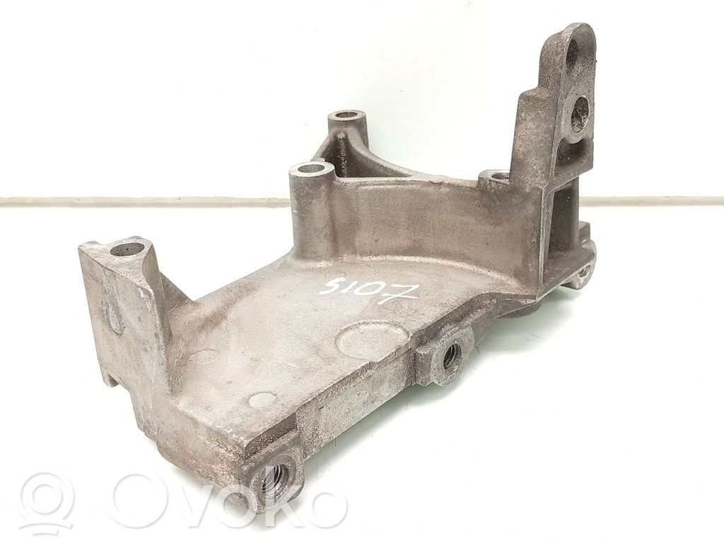 Renault Kangoo II Engine mounting bracket 