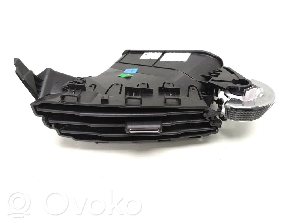 Ford Focus Dysze / Kratki środkowego nawiewu deski rozdzielczej 
