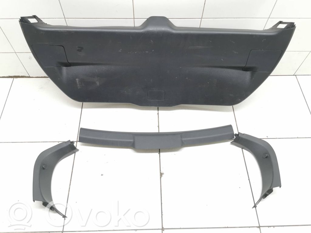 Toyota Auris E180 Tailgate/boot cover trim set 