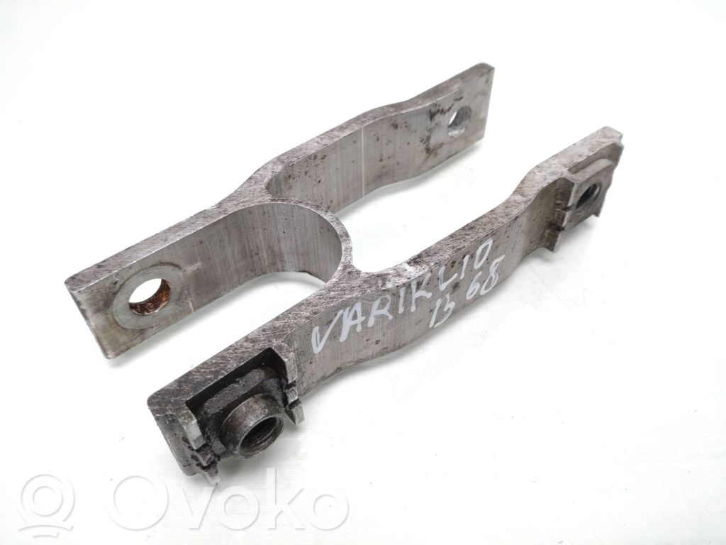 Volvo V40 Engine mounting bracket 