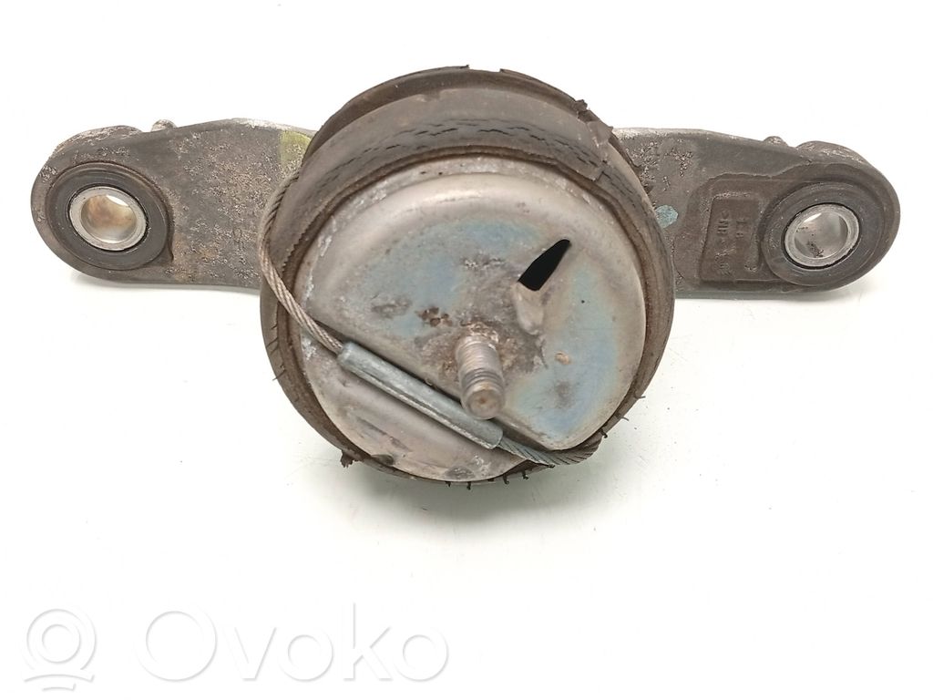 Volvo V40 Engine mount bracket 