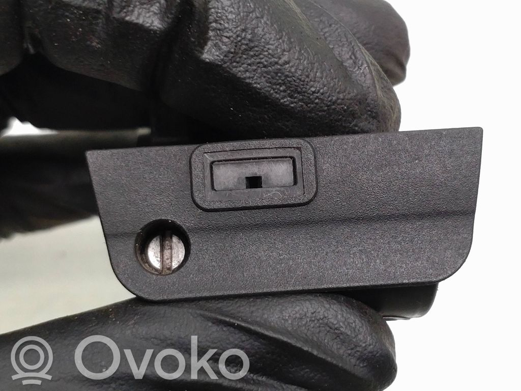 BMW X1 E84 Windshield washer spray nozzle 