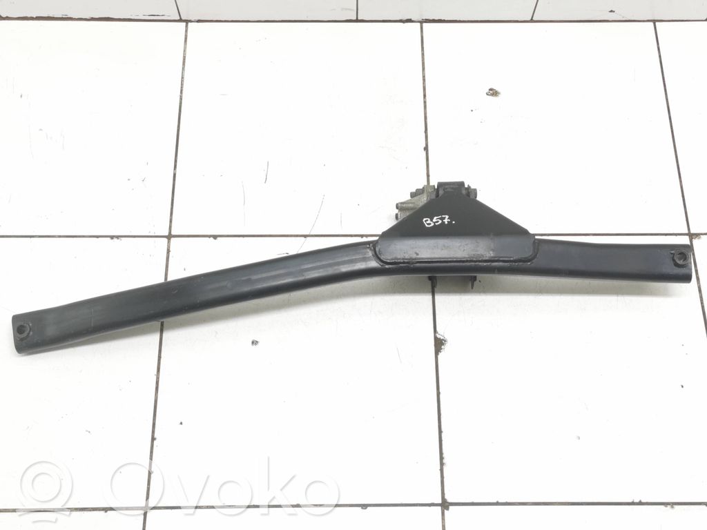 Volvo XC90 Engine mounting bracket 