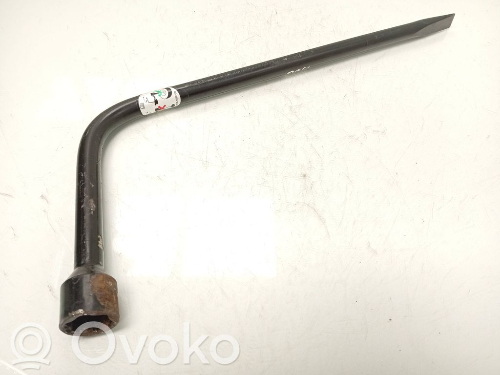 Llave de tuercas de rueda   AT161532EB