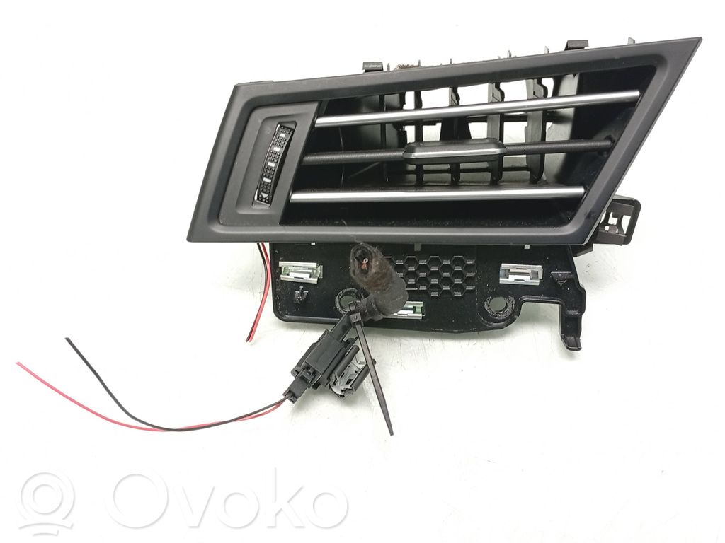 Volkswagen PASSAT B8 Grilă ventilație/ramă laterală bord 