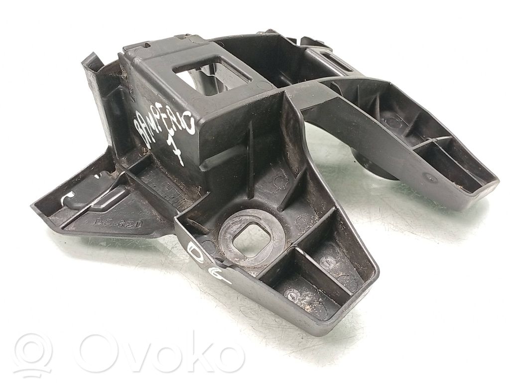 Volkswagen PASSAT B8 Staffa di rinforzo montaggio del paraurti posteriore