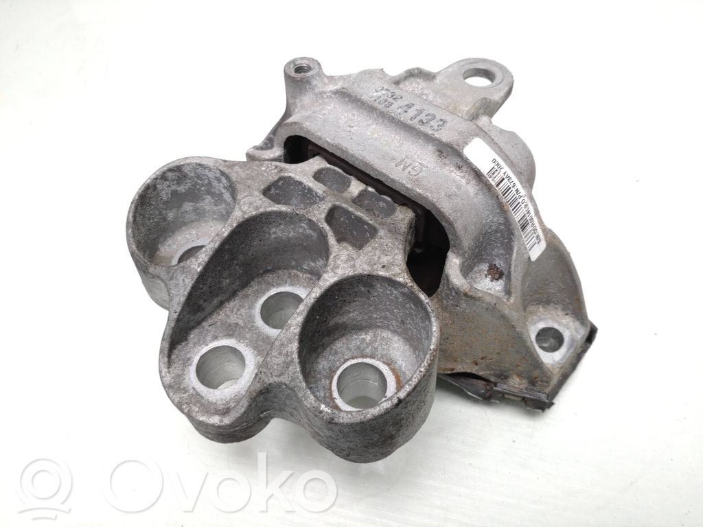 Opel Mokka X Engine mount bracket 