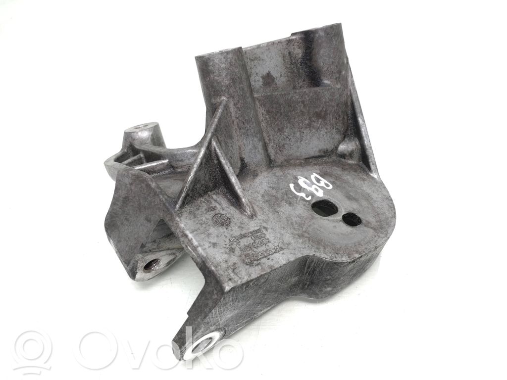 Engine mounting bracket   31359638