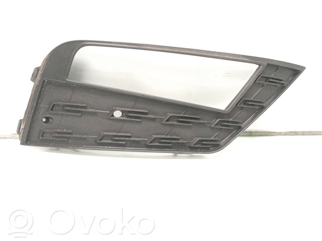 Seat Leon (5F) Etusumuvalon ritilä 