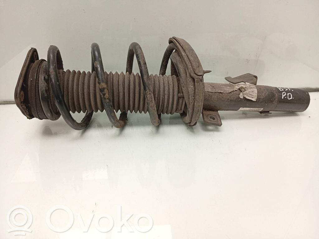Volvo V40 Priekšpusē amortizators ar atsperi 