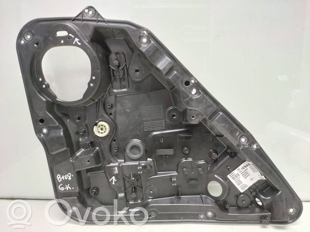 Mercedes-Benz A W176 Mechanizm podnoszenia szyby tylnej bez silnika 