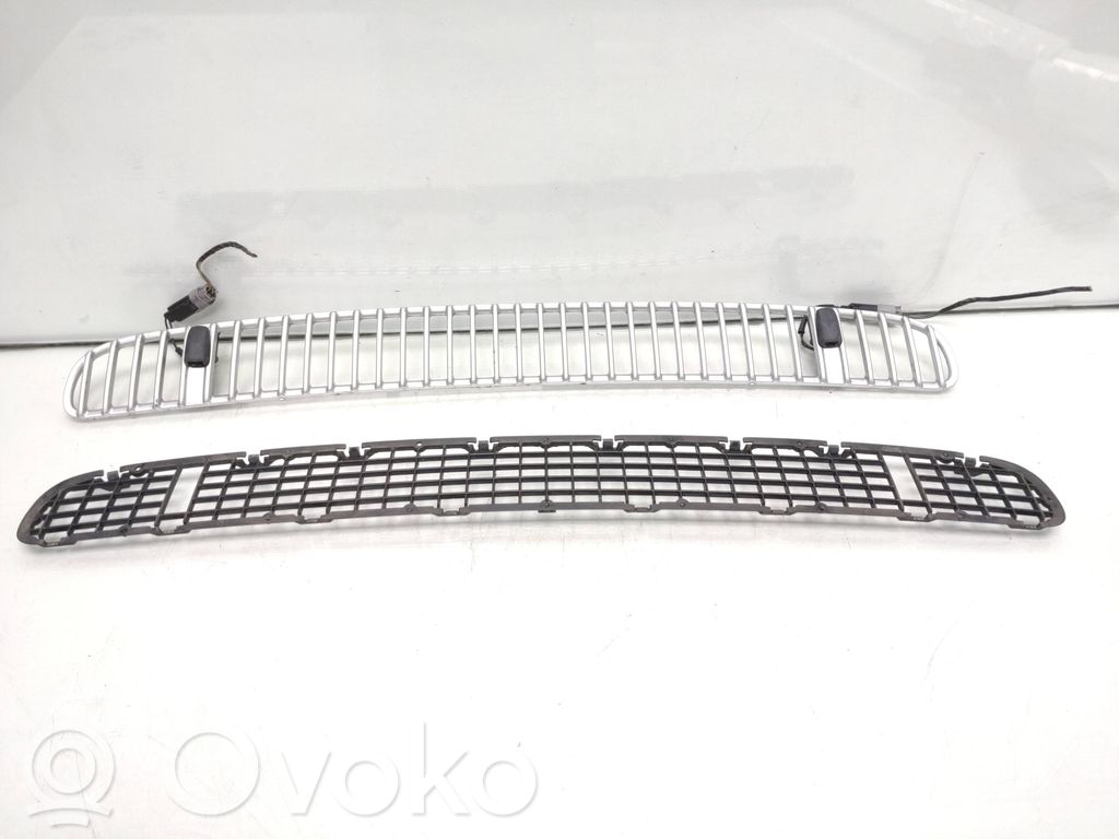 Grille calandre de capot   7075312,51137075312,7056731,51137075312,61667056731,61667056731
