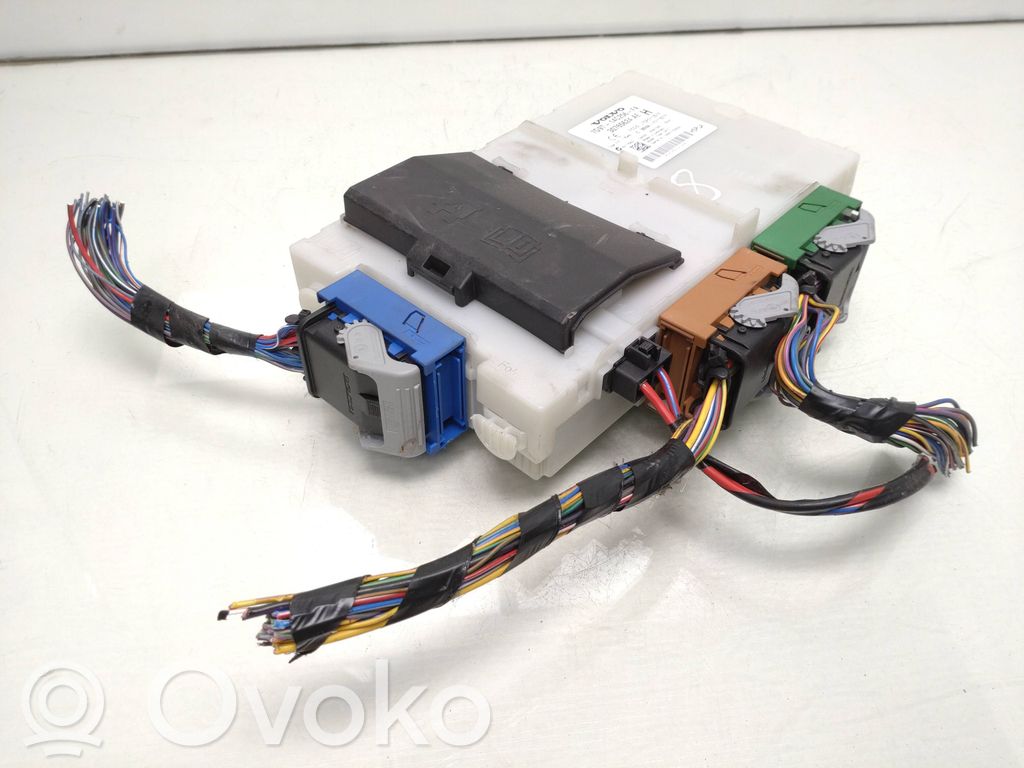 Volvo V70 Ramka / Moduł bezpieczników 
