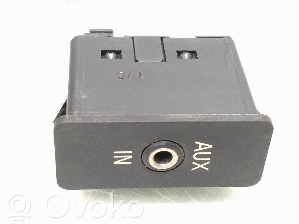 Câble adaptateur AUX   6930561,61316930561,61316930561