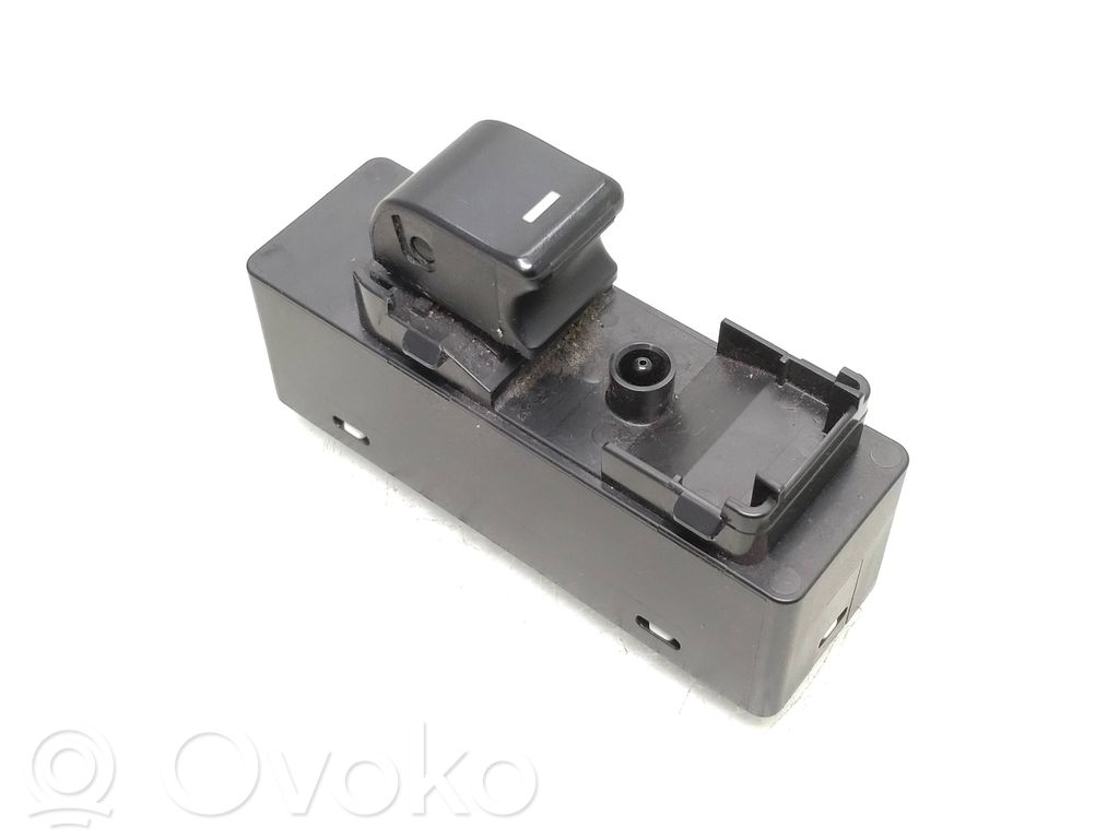 Electric window control switch   GKL166380A