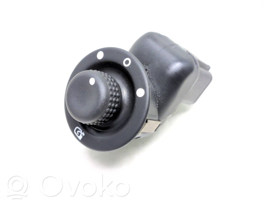 Wing mirror switch   676533A