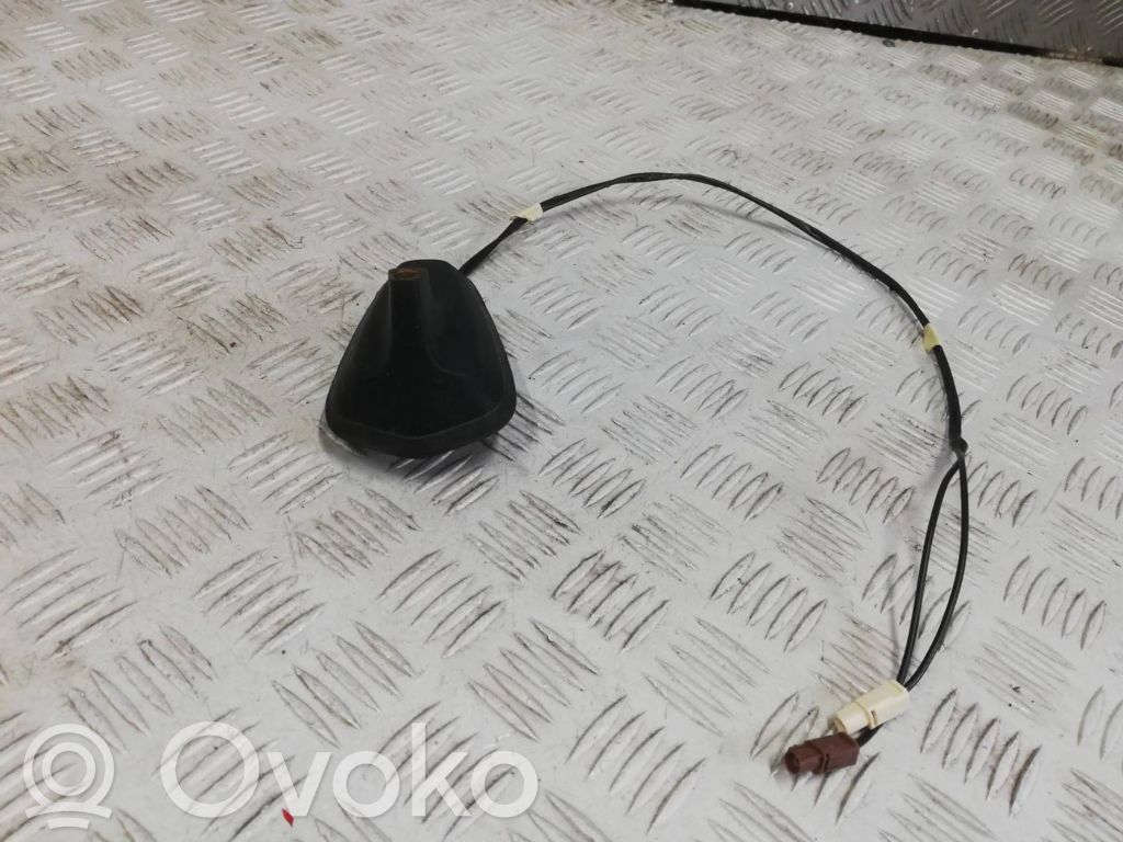 Renault Clio V GPS-pystyantenni 