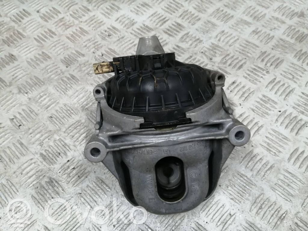 Engine mount bracket   4M0199372FS,30082018