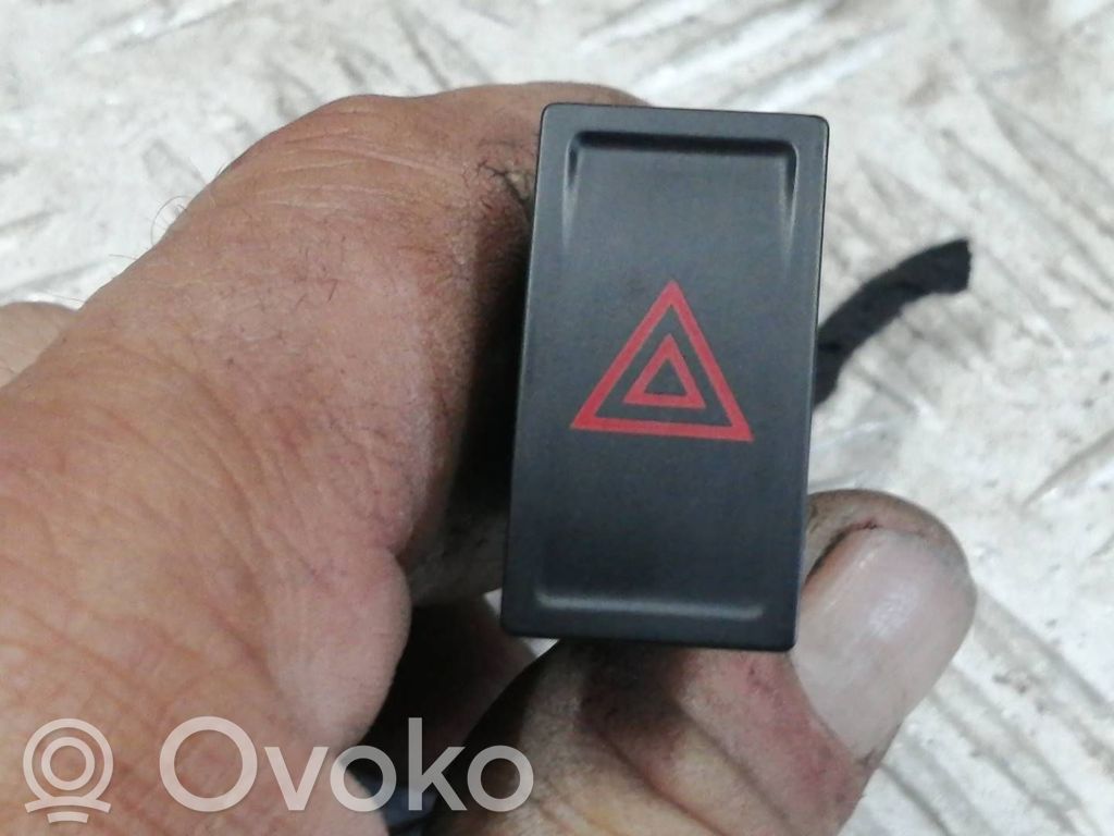 MG ZS Botón interruptor de luz de peligro 