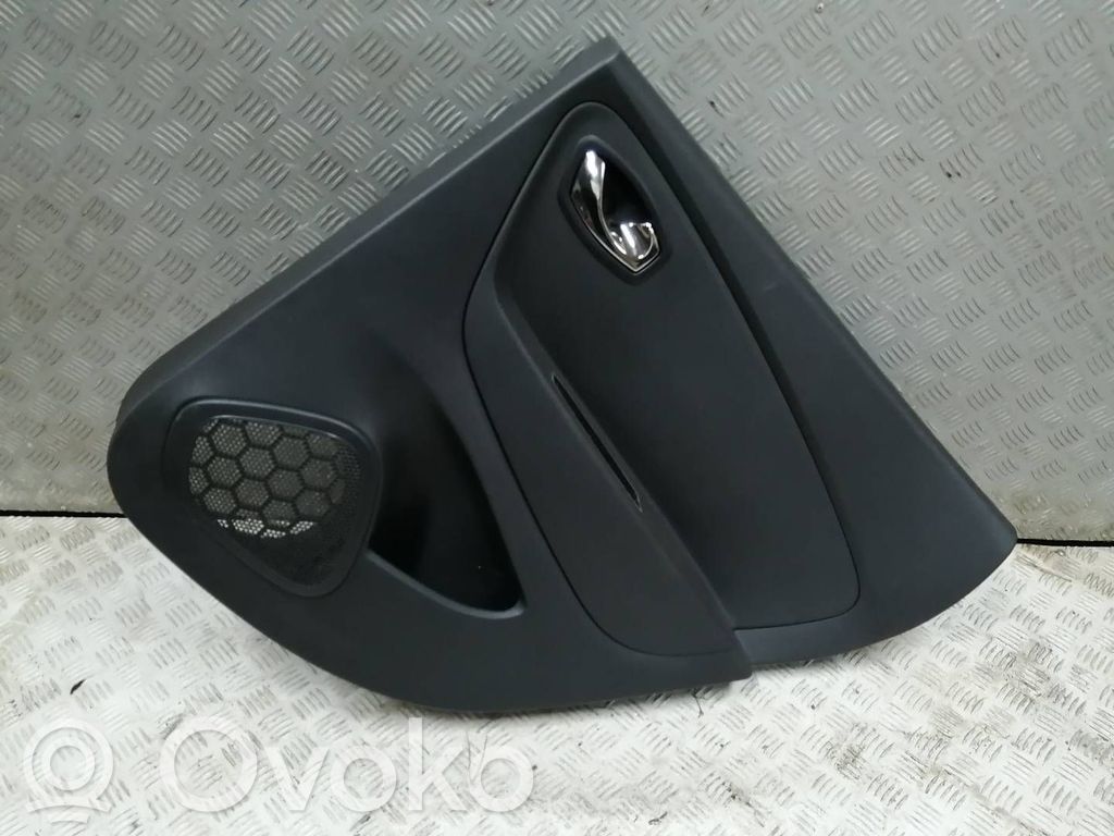 Renault Captur Apšuvums aizmugurējām durvīm 