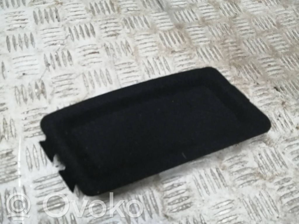 Tailgate/trunk side cover trim