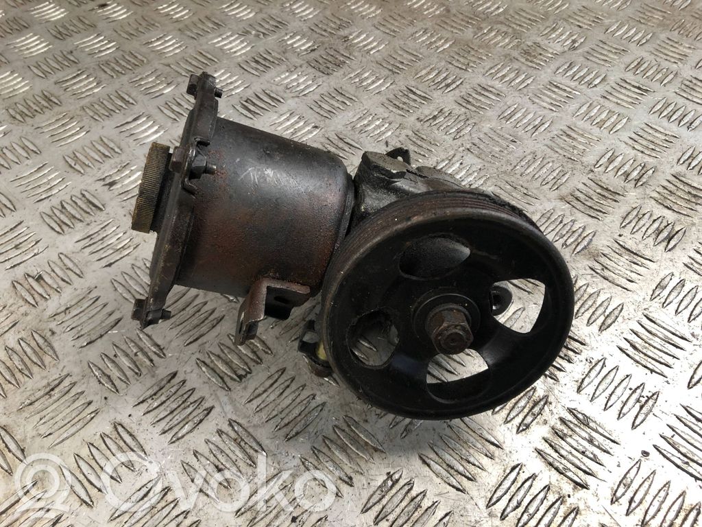 Subaru Forester SF Ohjaustehostimen pumppu 