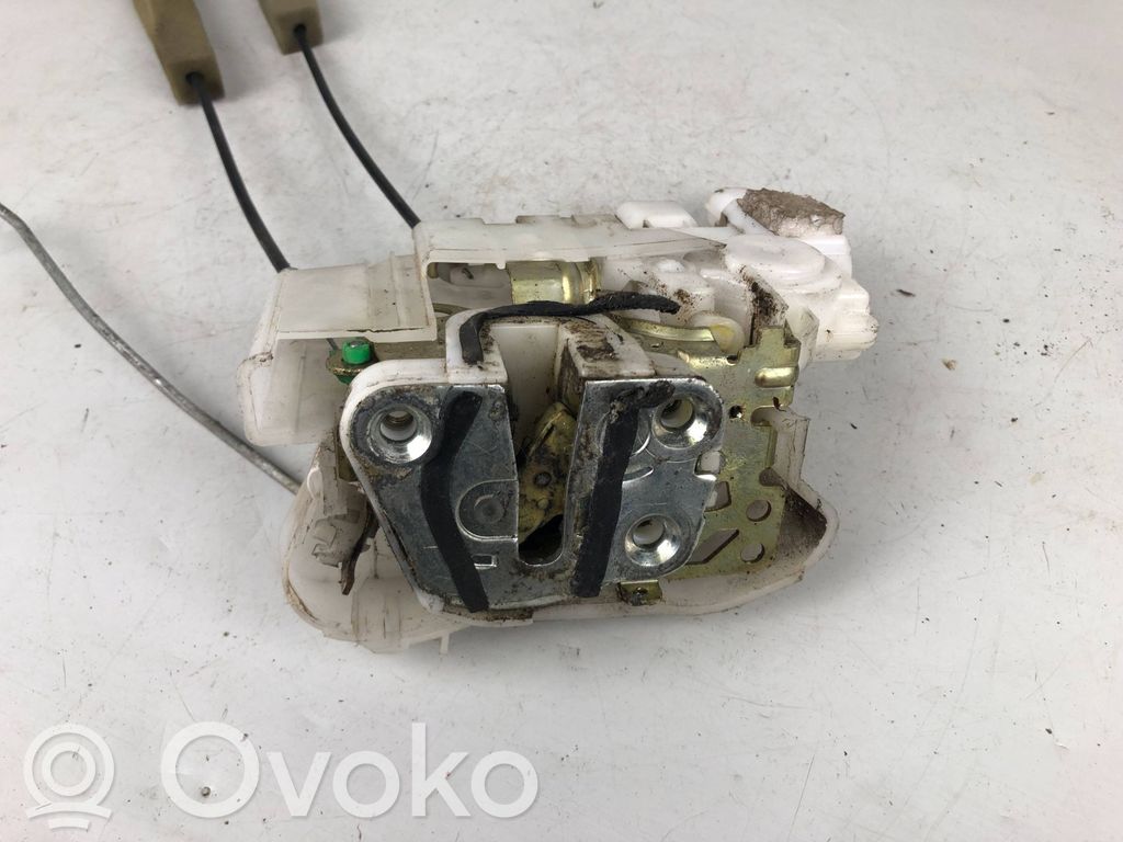 Subaru Outback Priekšpusē slēdzene 