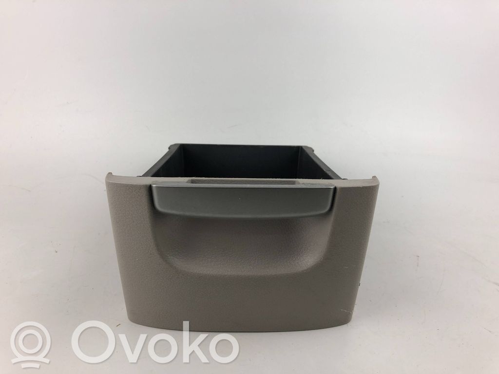 Subaru B9 Tribeca Glove box 