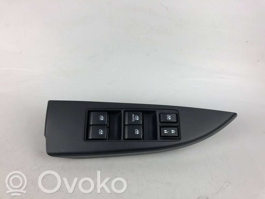 Subaru Outback Electric window control switch 