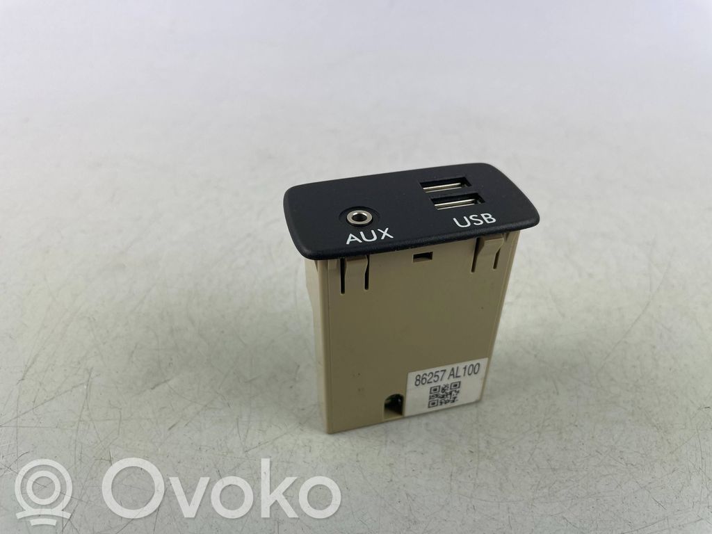 Subaru Outback (BS) AUX in-socket connector 