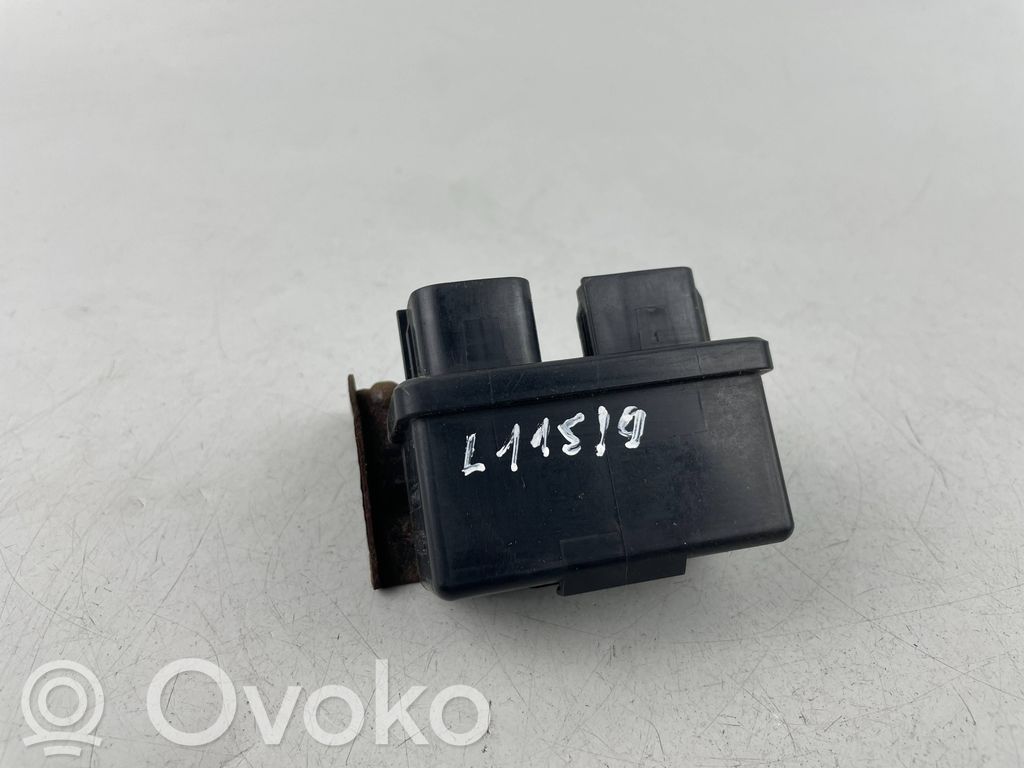 Subaru Legacy Window wiper relay 