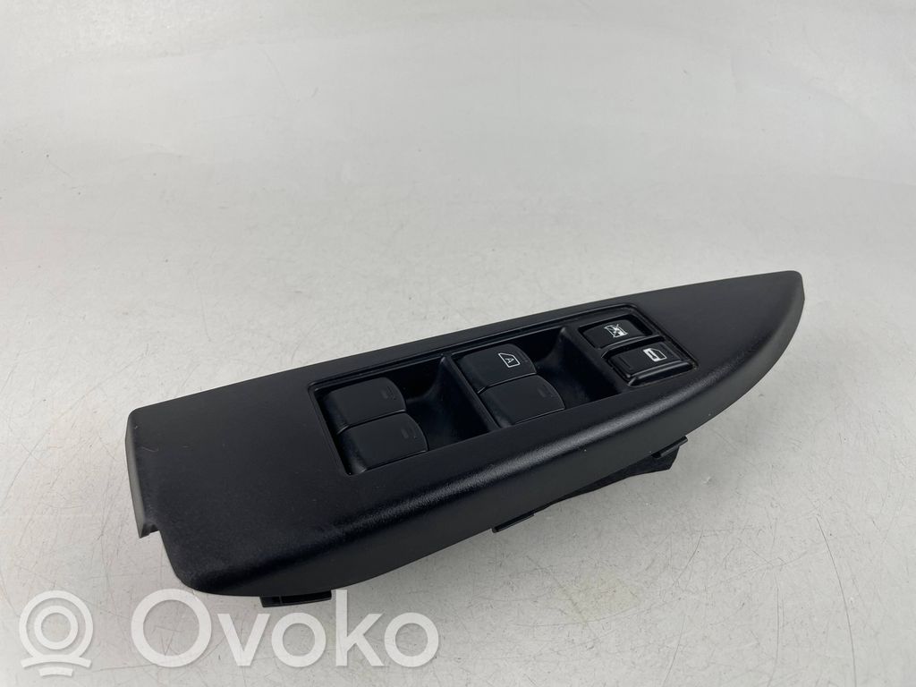 Subaru Legacy Electric window control switch 