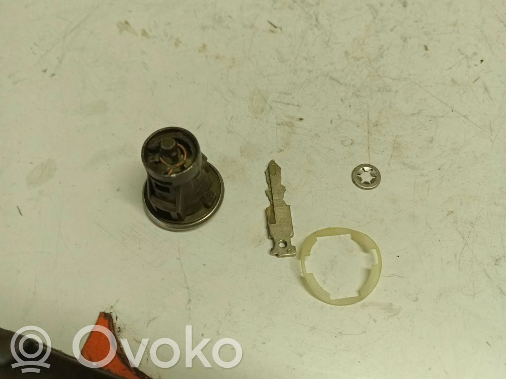Peugeot 206 Wkładka zamka drzwi przednich 