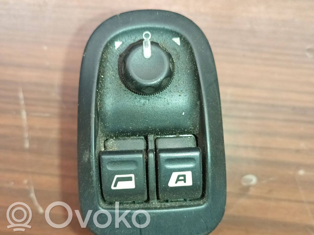 Peugeot 206 Elektrinių langų jungtukas 