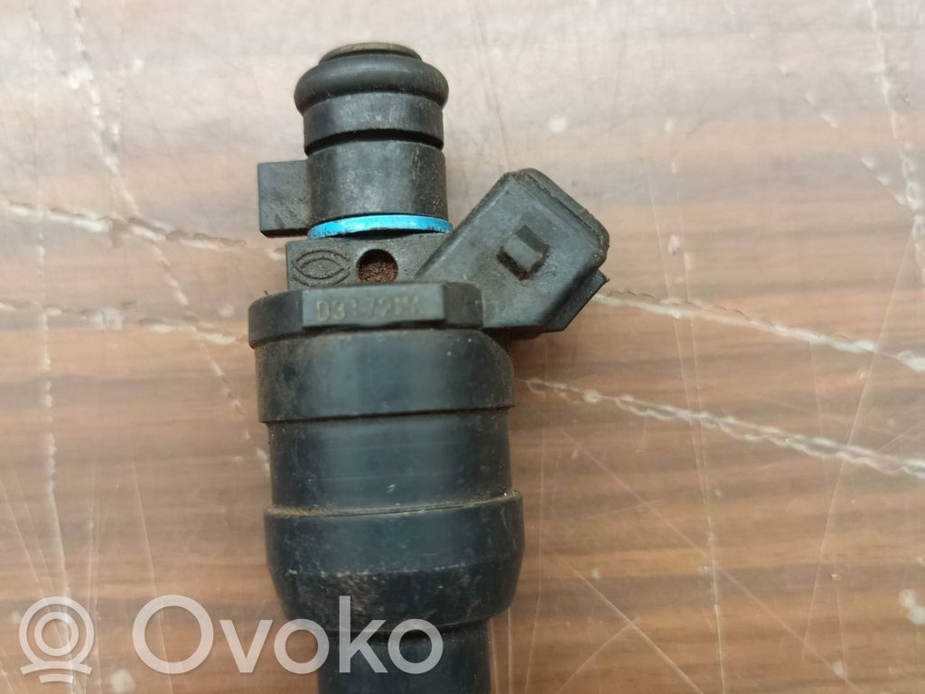 Peugeot 406 Inyector de combustible 