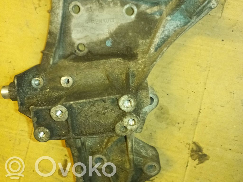Renault Scenic I Engine mounting bracket 