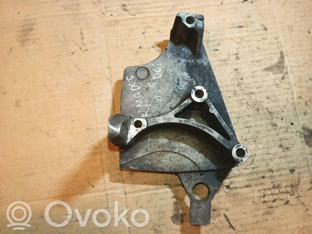 Renault Clio III Engine mounting bracket 