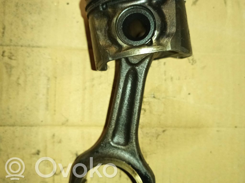 Citroen C3 Piston with connecting rod 