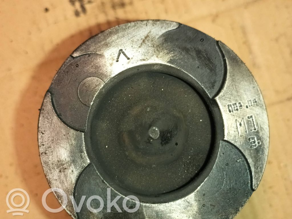 Renault Master II Piston 