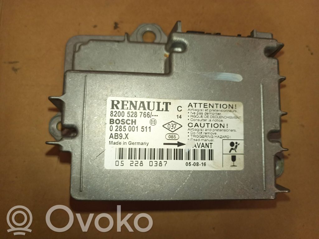 Renault Clio III Airbag control unit/module 