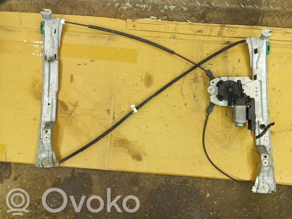 Renault Clio III Front door window regulator with motor 