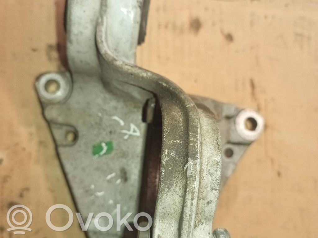 Citroen C8 Pusass sakabes gultņa stiprinājums 