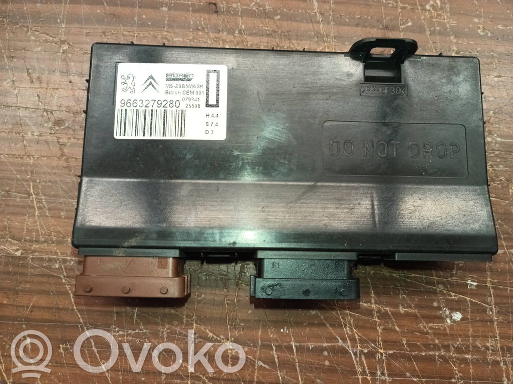 Peugeot 607 Seat control module 